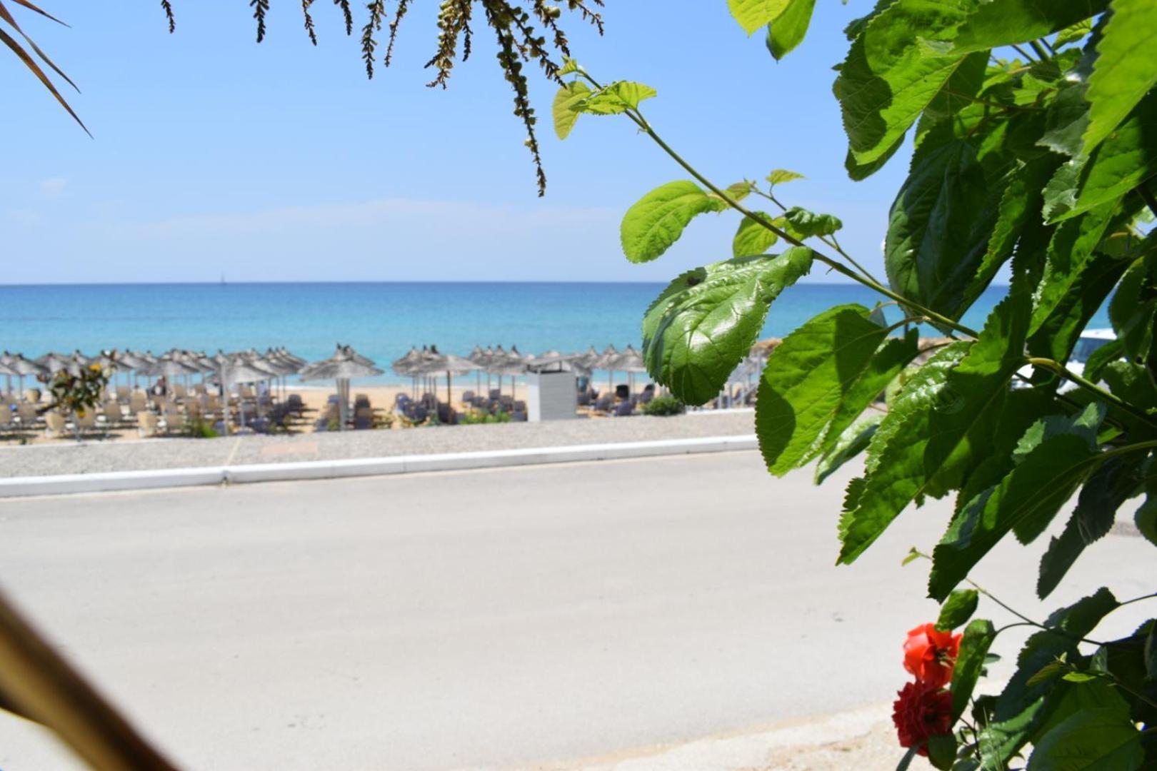 Mirto Beach Hotel&Restaurant Paralia Vrachou Exterior foto